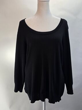Chico's Black Scoop Neck Lightweight Sweater. 57% Silk